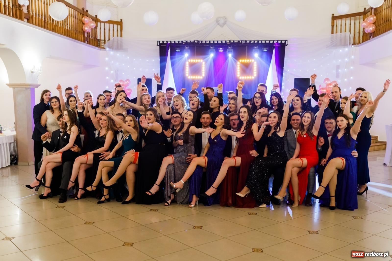 Zdjęcie w galerii na portalu naszraciborz.pl: Raciborski EKONOMIK bawi się na studniówce w Rogowie [FOTO i WIDEO] wiadomości z regionu