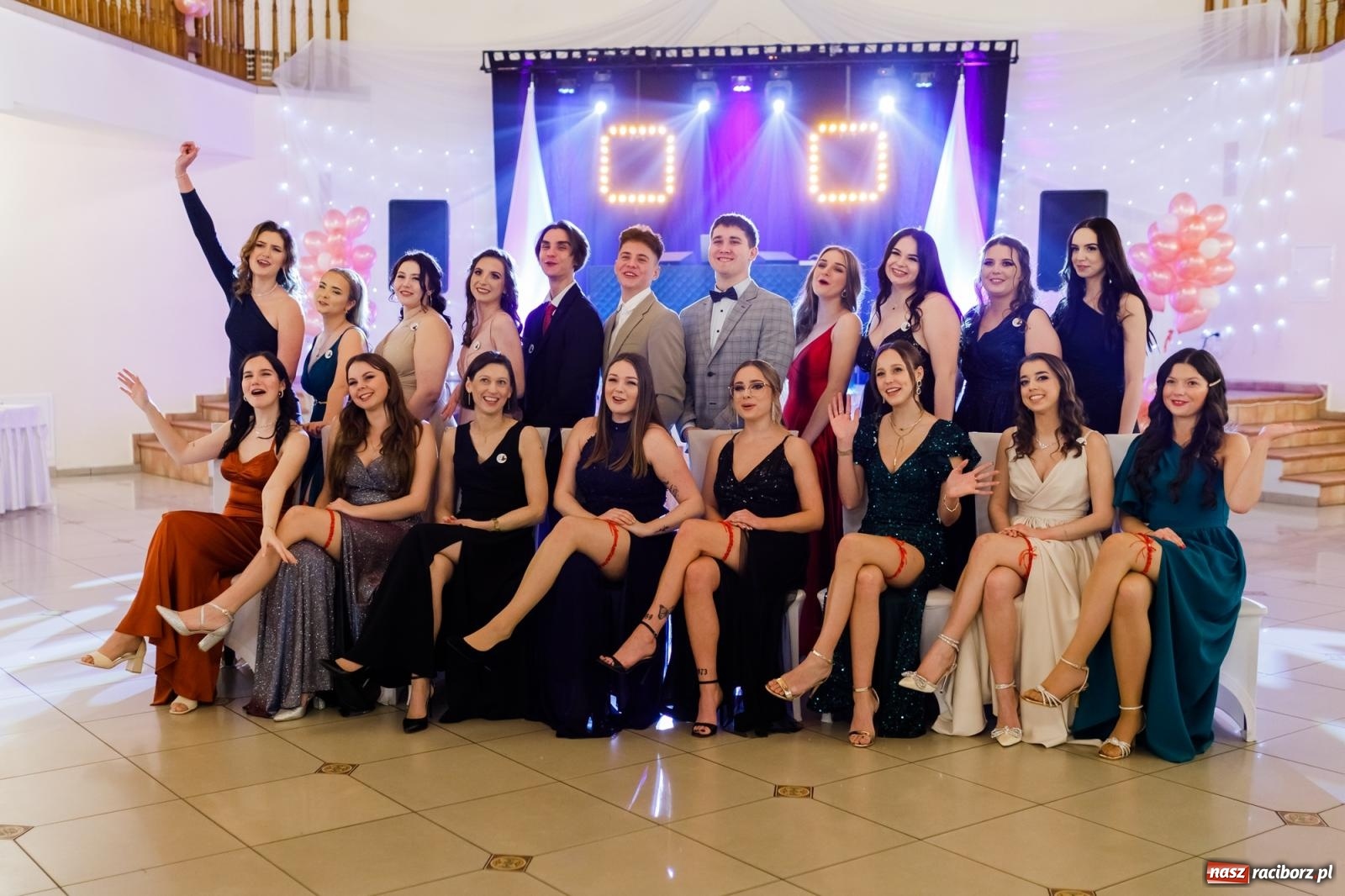 Zdjęcie w galerii na portalu naszraciborz.pl: Raciborski EKONOMIK bawi się na studniówce w Rogowie [FOTO i WIDEO] wiadomości z regionu