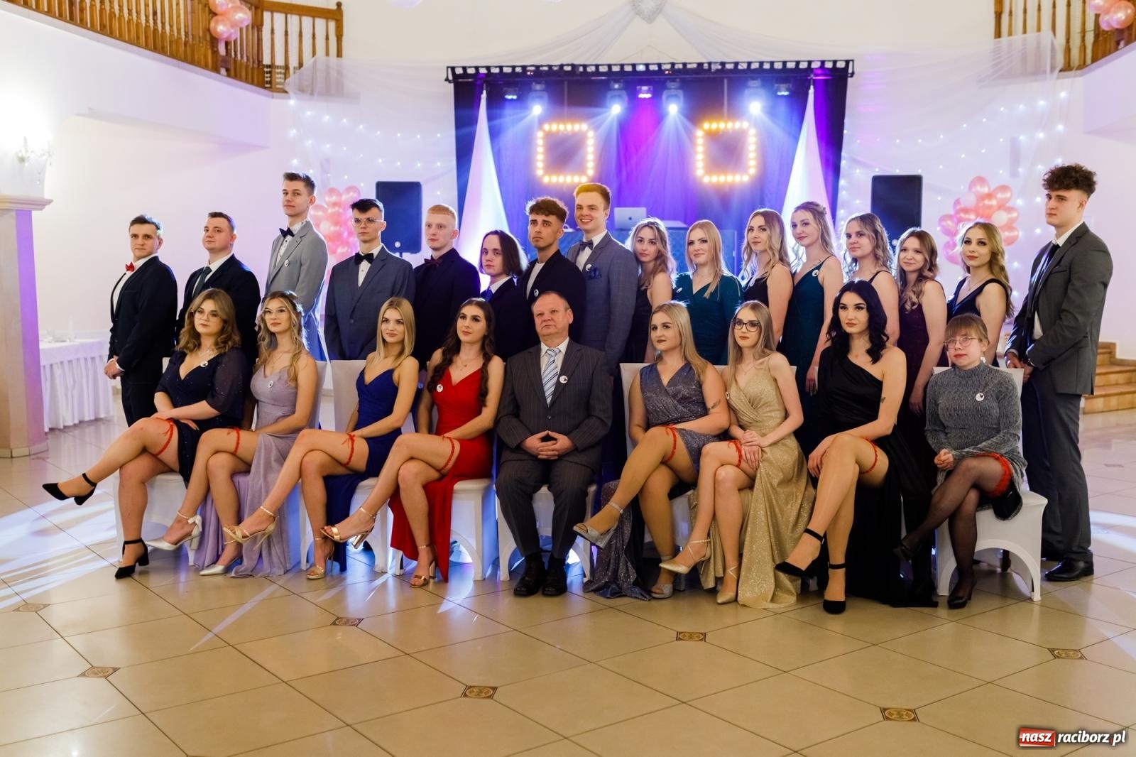 Zdjęcie w galerii na portalu naszraciborz.pl: Raciborski EKONOMIK bawi się na studniówce w Rogowie [FOTO i WIDEO] wiadomości z regionu