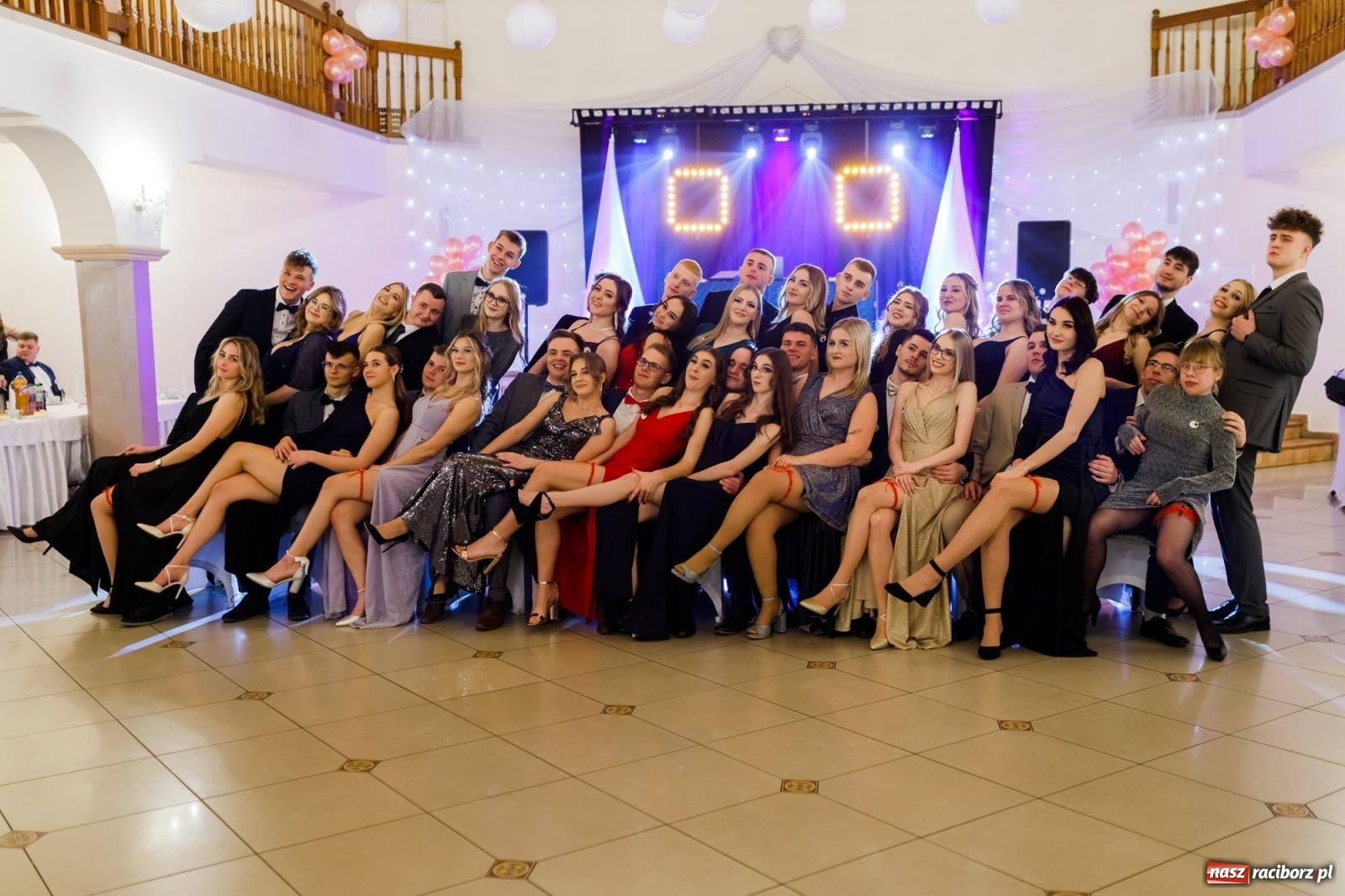 Zdjęcie w galerii na portalu naszraciborz.pl: Raciborski EKONOMIK bawi się na studniówce w Rogowie [FOTO i WIDEO] wiadomości z regionu