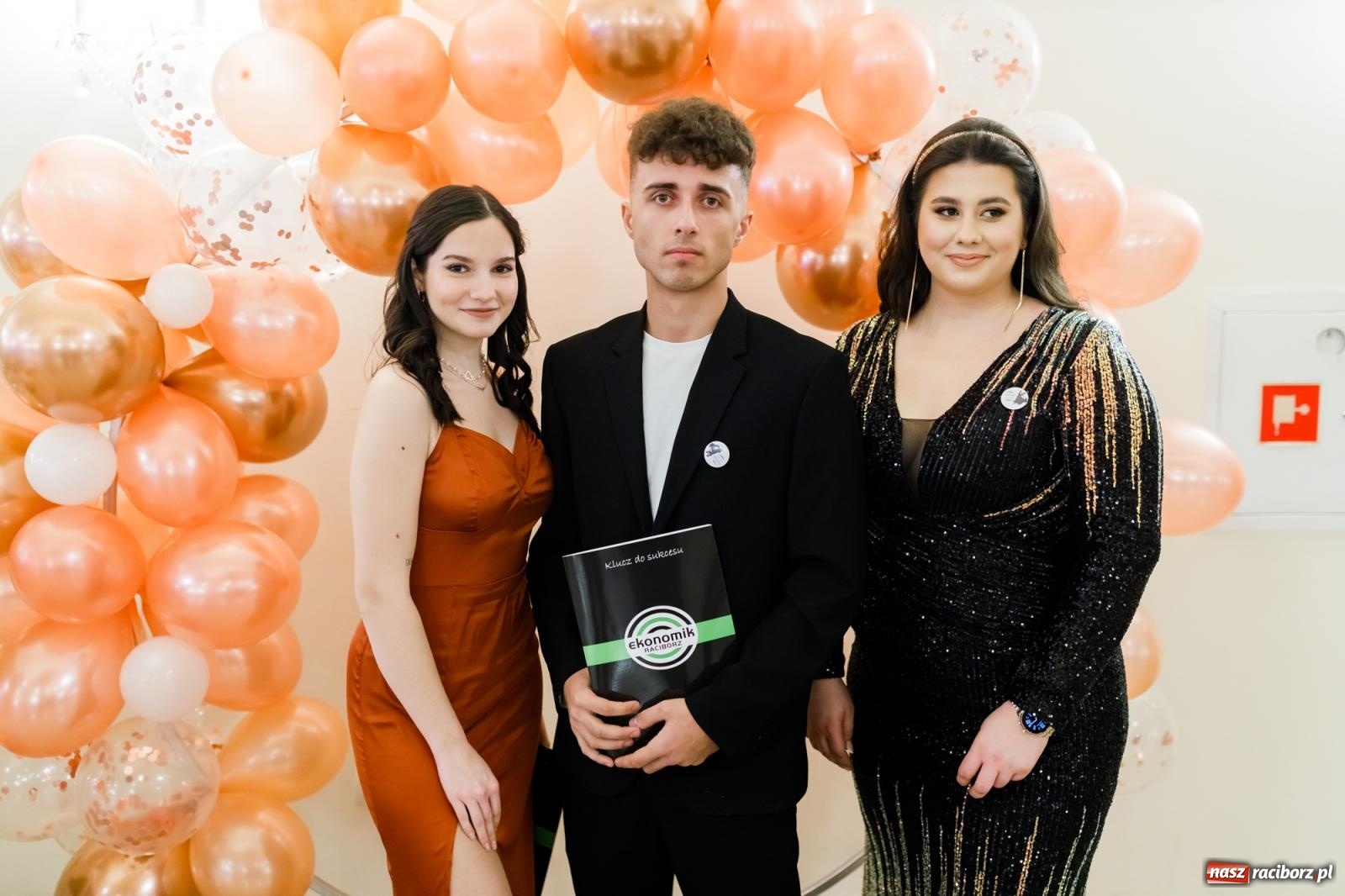 Zdjęcie w galerii na portalu naszraciborz.pl: Raciborski EKONOMIK bawi się na studniówce w Rogowie [FOTO i WIDEO] wiadomości z regionu