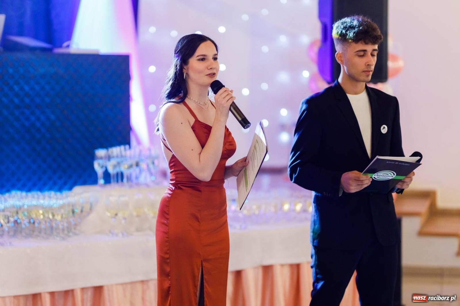 Zdjęcie w galerii na portalu naszraciborz.pl: Raciborski EKONOMIK bawi się na studniówce w Rogowie [FOTO i WIDEO] wiadomości z regionu