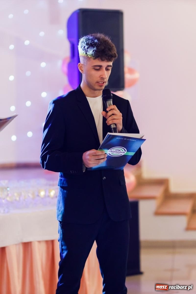 Zdjęcie w galerii na portalu naszraciborz.pl: Raciborski EKONOMIK bawi się na studniówce w Rogowie [FOTO i WIDEO] wiadomości z regionu