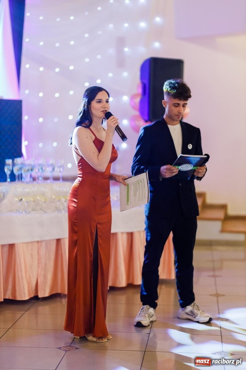 Zdjęcie w galerii na portalu naszraciborz.pl: Raciborski EKONOMIK bawi się na studniówce w Rogowie [FOTO i WIDEO] wiadomości z regionu