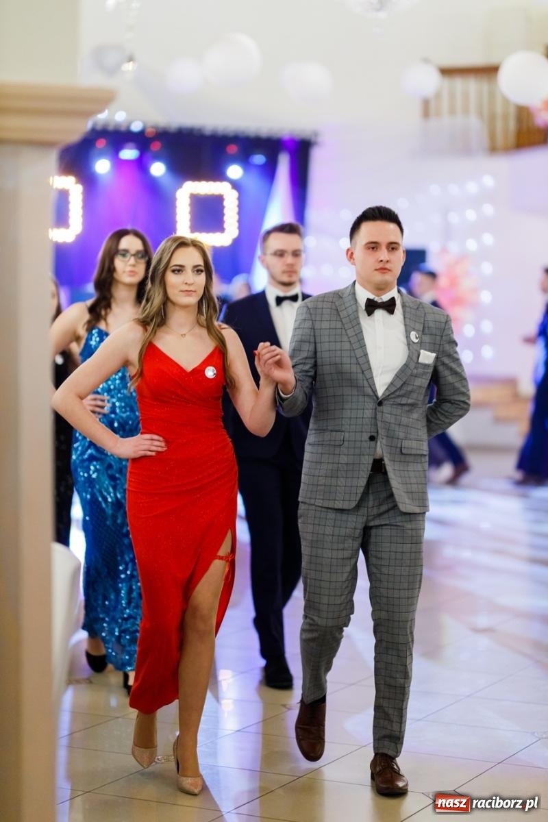 Zdjęcie w galerii na portalu naszraciborz.pl: Raciborski EKONOMIK bawi się na studniówce w Rogowie [FOTO i WIDEO] wiadomości z regionu