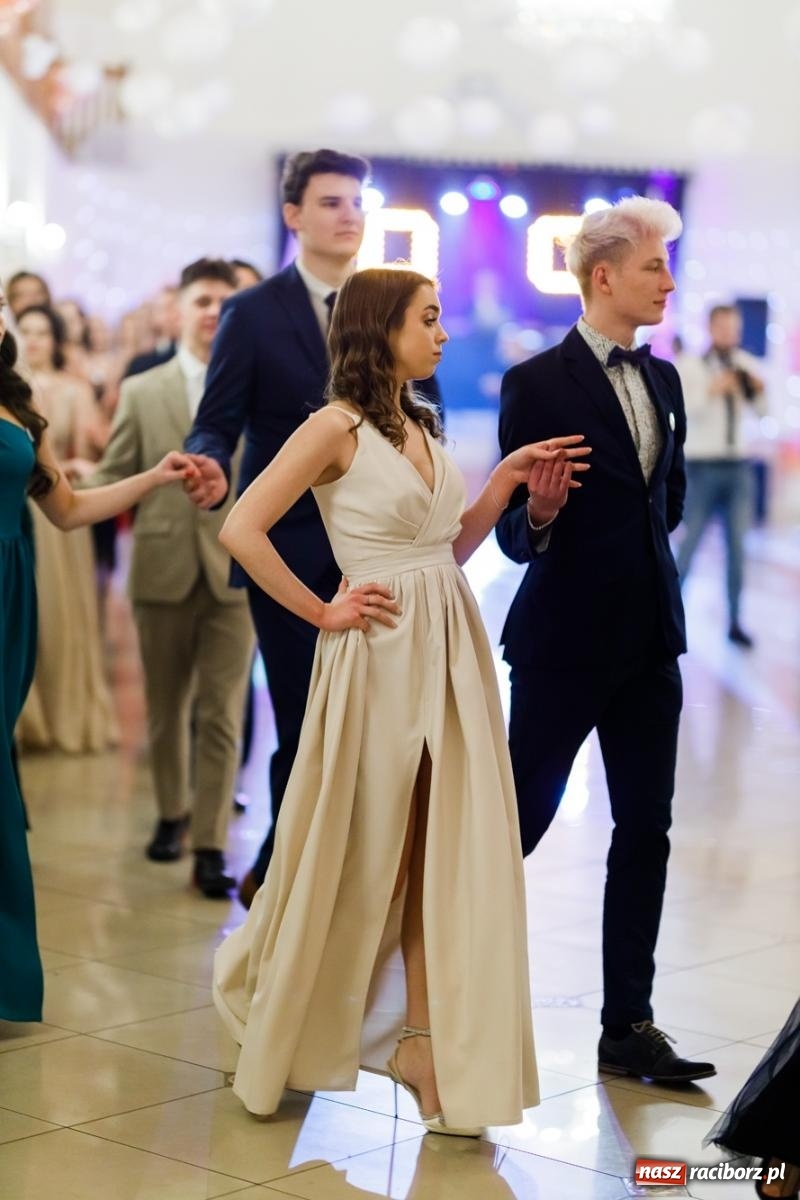 Zdjęcie w galerii na portalu naszraciborz.pl: Raciborski EKONOMIK bawi się na studniówce w Rogowie [FOTO i WIDEO] wiadomości z regionu