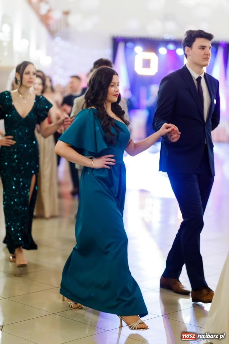 Zdjęcie w galerii na portalu naszraciborz.pl: Raciborski EKONOMIK bawi się na studniówce w Rogowie [FOTO i WIDEO] wiadomości z regionu