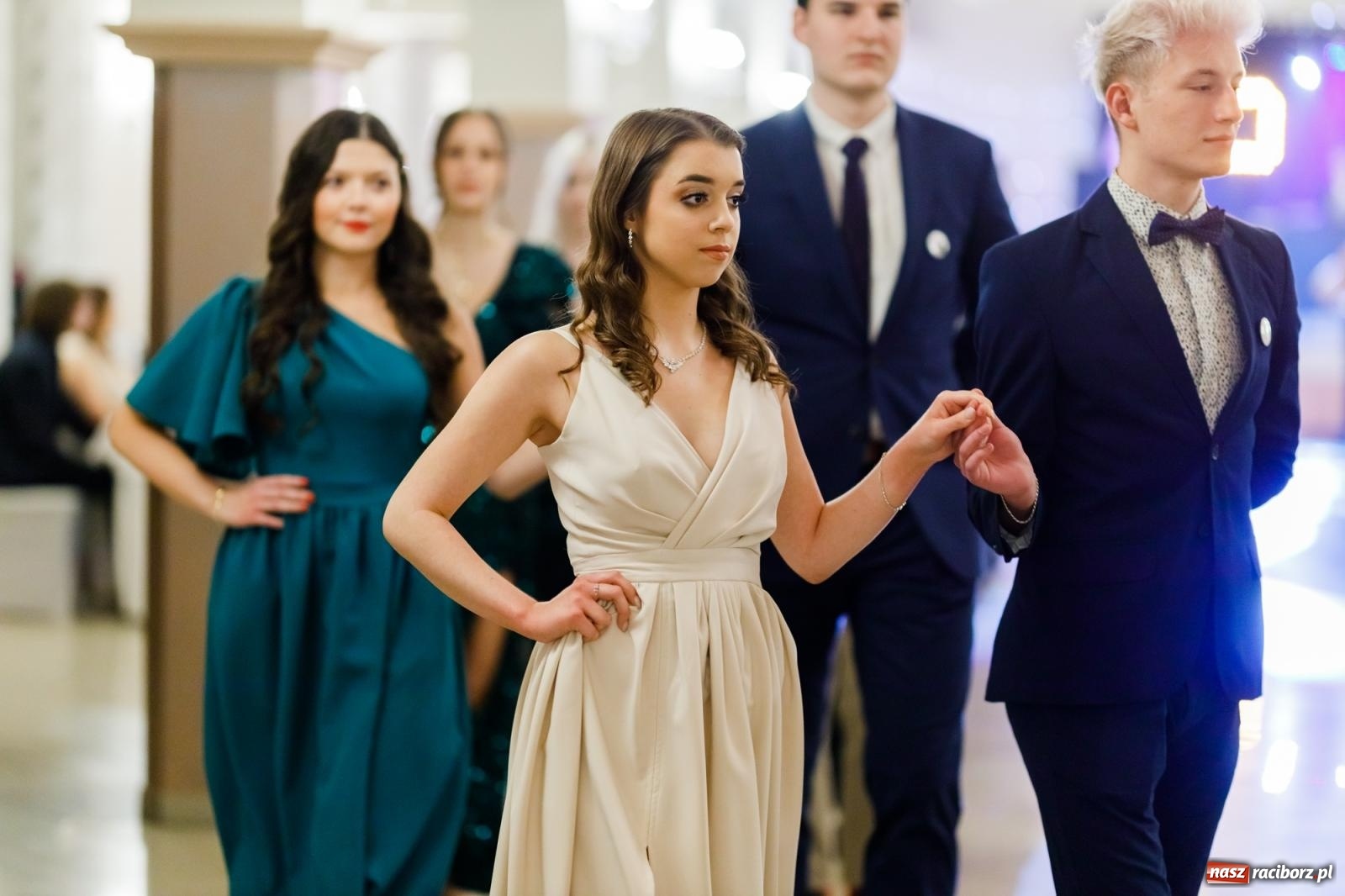 Zdjęcie w galerii na portalu naszraciborz.pl: Raciborski EKONOMIK bawi się na studniówce w Rogowie [FOTO i WIDEO] wiadomości z regionu