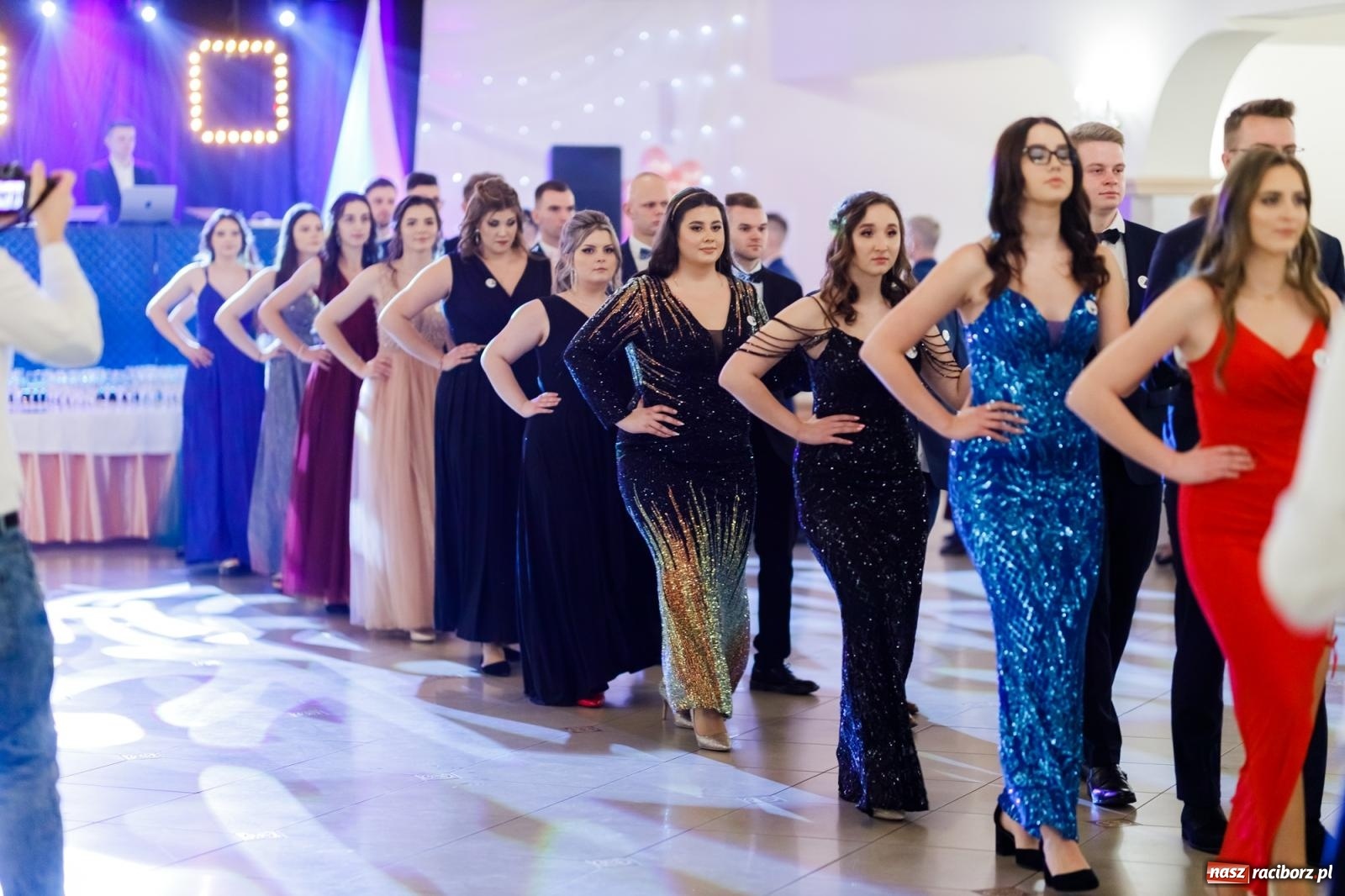 Zdjęcie w galerii na portalu naszraciborz.pl: Raciborski EKONOMIK bawi się na studniówce w Rogowie [FOTO i WIDEO] wiadomości z regionu