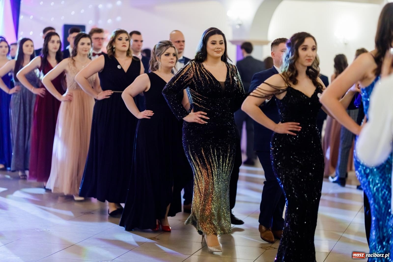 Zdjęcie w galerii na portalu naszraciborz.pl: Raciborski EKONOMIK bawi się na studniówce w Rogowie [FOTO i WIDEO] wiadomości z regionu