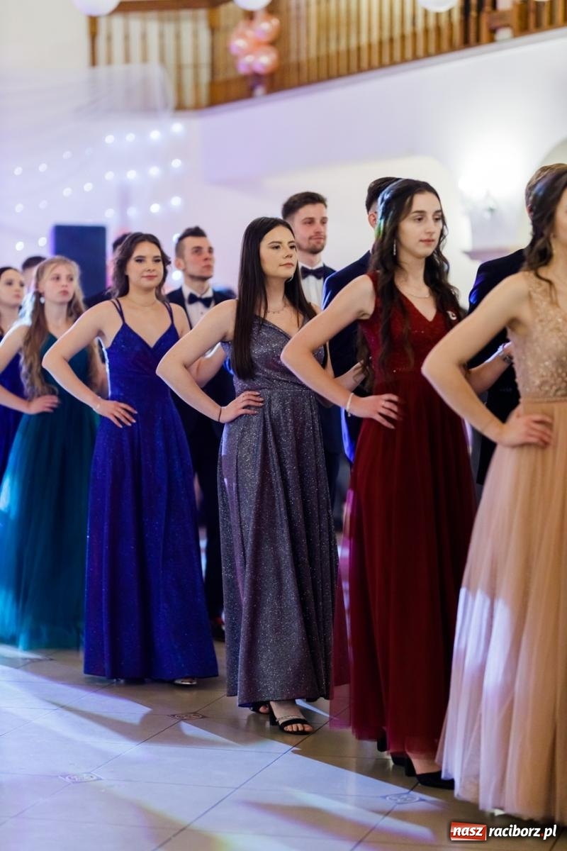 Zdjęcie w galerii na portalu naszraciborz.pl: Raciborski EKONOMIK bawi się na studniówce w Rogowie [FOTO i WIDEO] wiadomości z regionu