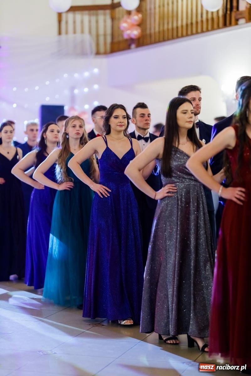 Zdjęcie w galerii na portalu naszraciborz.pl: Raciborski EKONOMIK bawi się na studniówce w Rogowie [FOTO i WIDEO] wiadomości z regionu