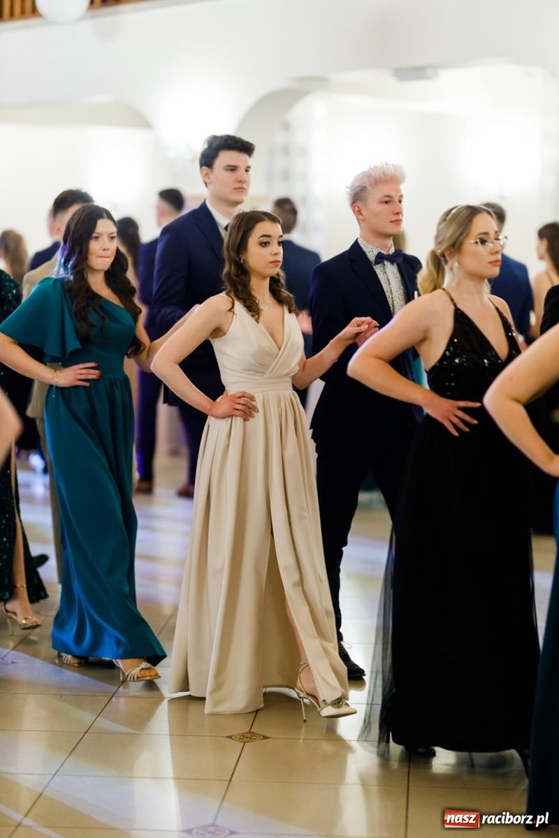 Zdjęcie w galerii na portalu naszraciborz.pl: Raciborski EKONOMIK bawi się na studniówce w Rogowie [FOTO i WIDEO] wiadomości z regionu