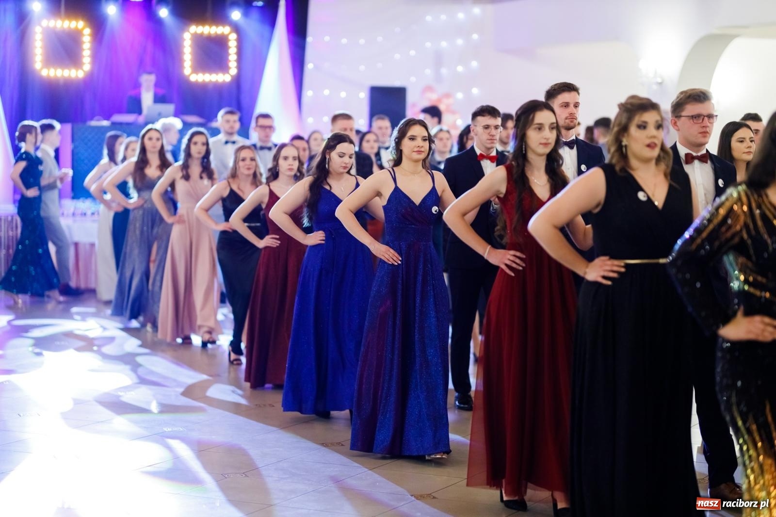 Zdjęcie w galerii na portalu naszraciborz.pl: Raciborski EKONOMIK bawi się na studniówce w Rogowie [FOTO i WIDEO] wiadomości z regionu