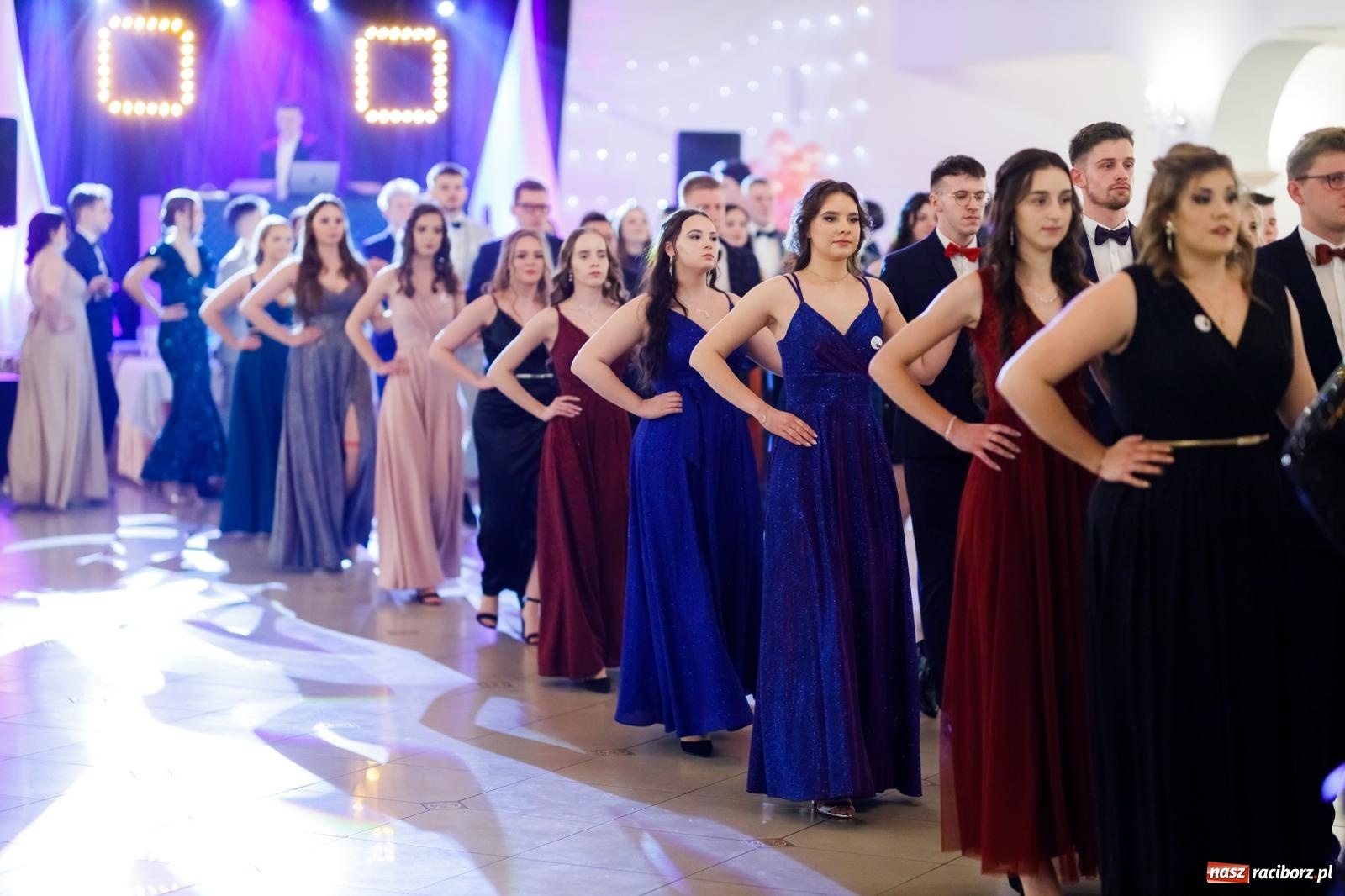 Zdjęcie w galerii na portalu naszraciborz.pl: Raciborski EKONOMIK bawi się na studniówce w Rogowie [FOTO i WIDEO] wiadomości z regionu