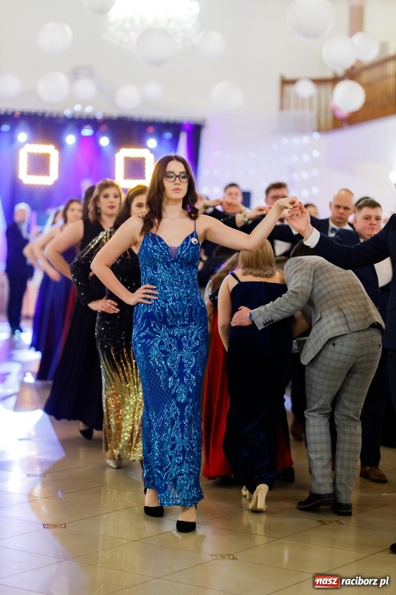 Zdjęcie w galerii na portalu naszraciborz.pl: Raciborski EKONOMIK bawi się na studniówce w Rogowie [FOTO i WIDEO] wiadomości z regionu