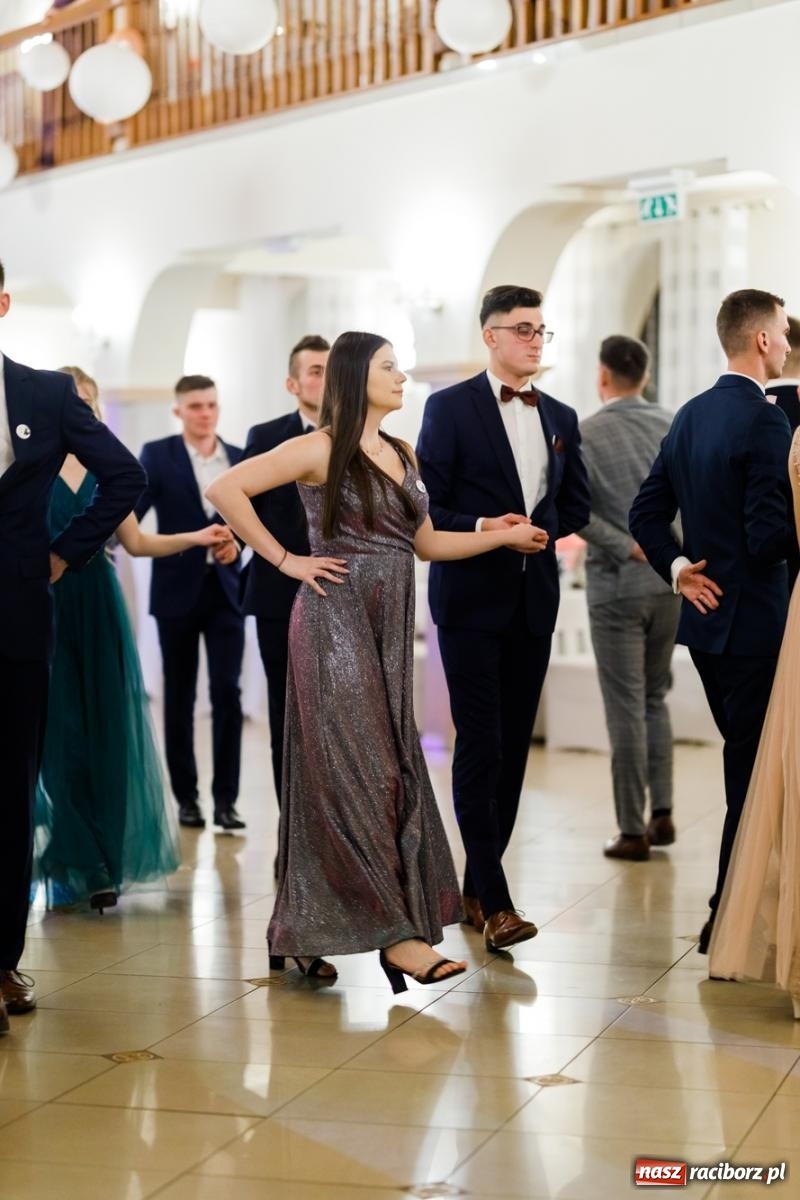 Zdjęcie w galerii na portalu naszraciborz.pl: Raciborski EKONOMIK bawi się na studniówce w Rogowie [FOTO i WIDEO] wiadomości z regionu