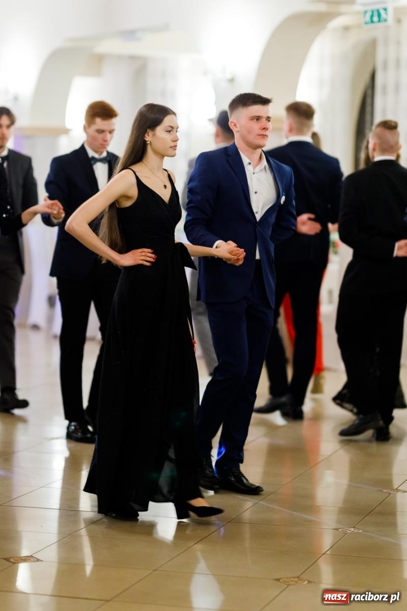 Zdjęcie w galerii na portalu naszraciborz.pl: Raciborski EKONOMIK bawi się na studniówce w Rogowie [FOTO i WIDEO] wiadomości z regionu