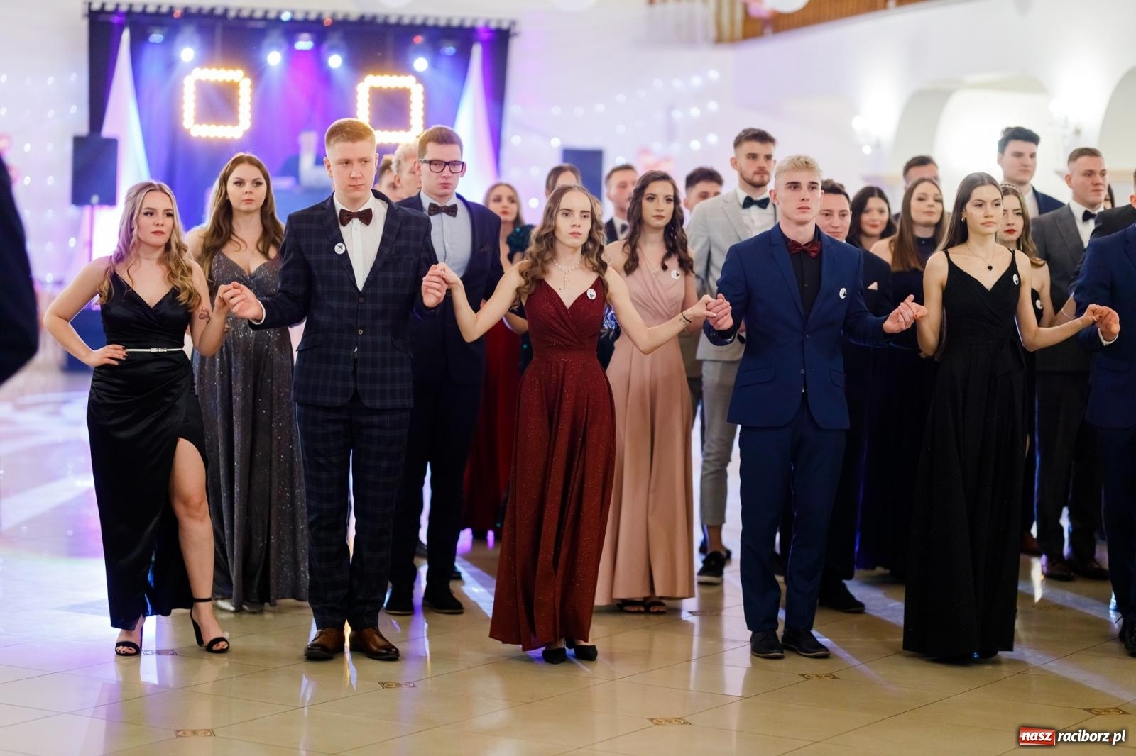 Zdjęcie w galerii na portalu naszraciborz.pl: Raciborski EKONOMIK bawi się na studniówce w Rogowie [FOTO i WIDEO] wiadomości z regionu