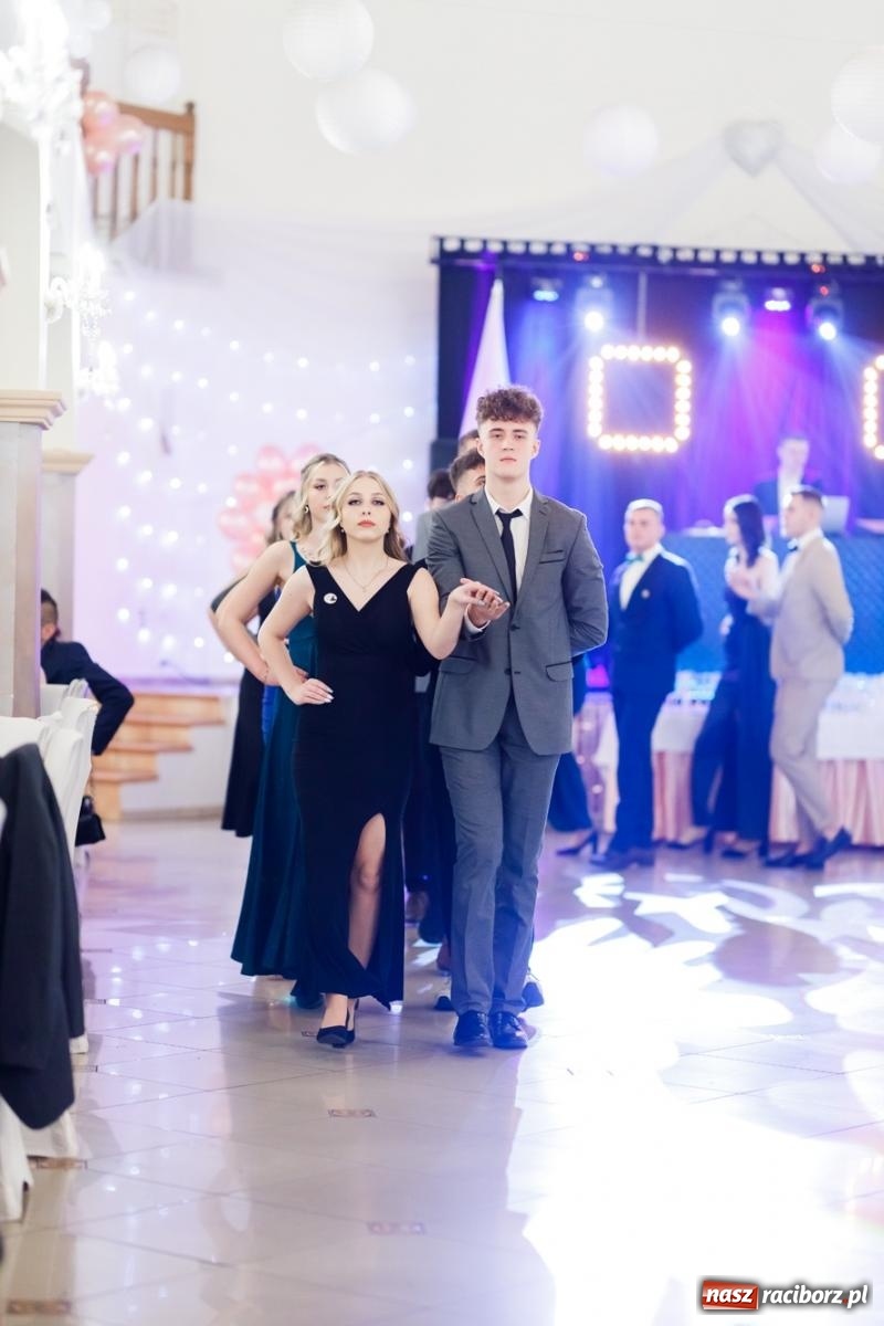 Zdjęcie w galerii na portalu naszraciborz.pl: Raciborski EKONOMIK bawi się na studniówce w Rogowie [FOTO i WIDEO] wiadomości z regionu