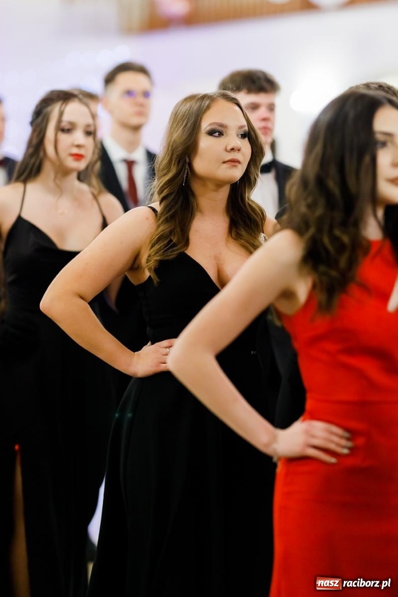 Zdjęcie w galerii na portalu naszraciborz.pl: Raciborski EKONOMIK bawi się na studniówce w Rogowie [FOTO i WIDEO] wiadomości z regionu