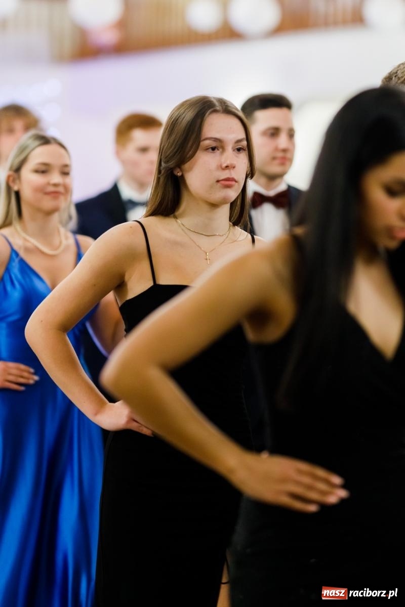 Zdjęcie w galerii na portalu naszraciborz.pl: Raciborski EKONOMIK bawi się na studniówce w Rogowie [FOTO i WIDEO] wiadomości z regionu