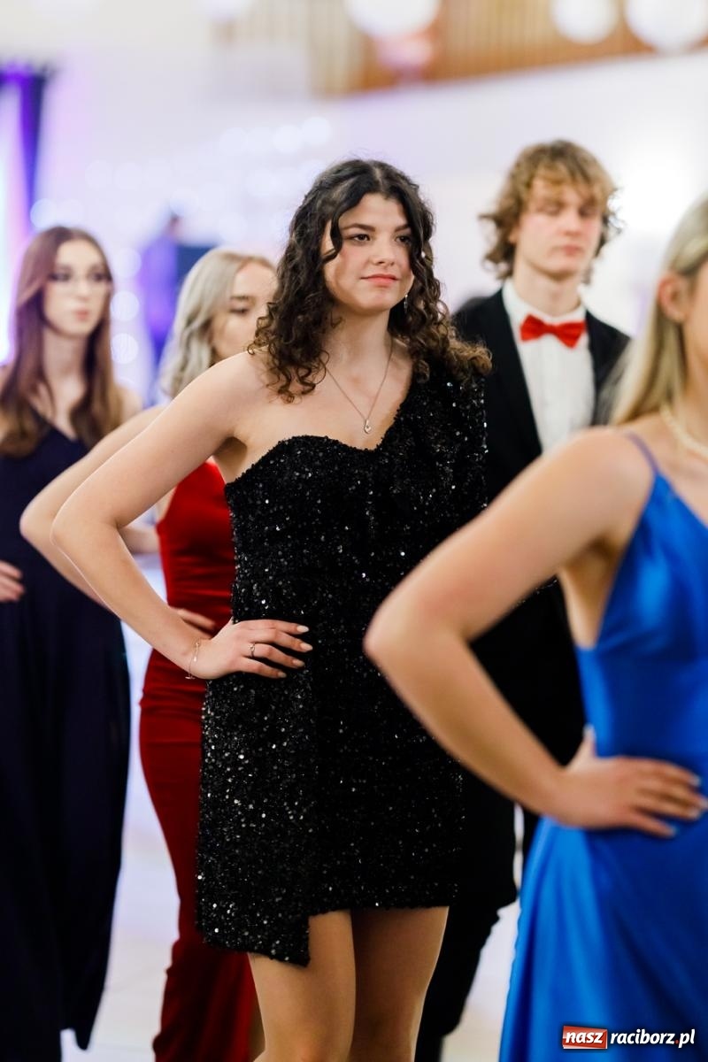 Zdjęcie w galerii na portalu naszraciborz.pl: Raciborski EKONOMIK bawi się na studniówce w Rogowie [FOTO i WIDEO] wiadomości z regionu