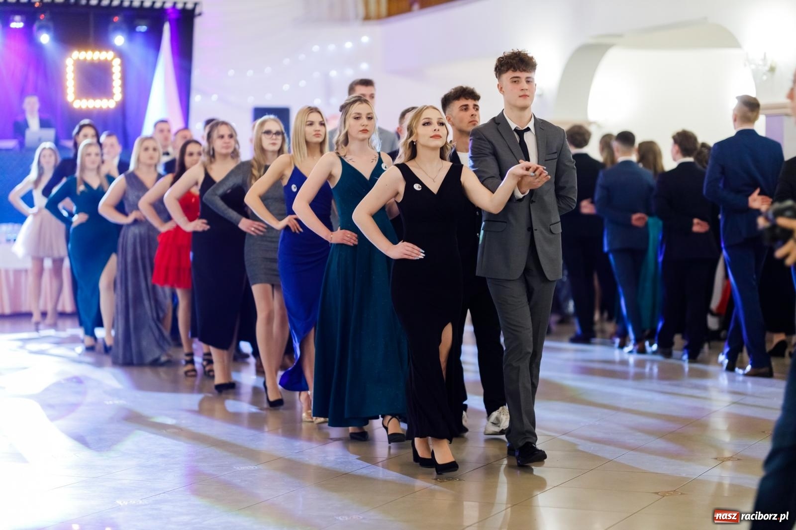 Zdjęcie w galerii na portalu naszraciborz.pl: Raciborski EKONOMIK bawi się na studniówce w Rogowie [FOTO i WIDEO] wiadomości z regionu