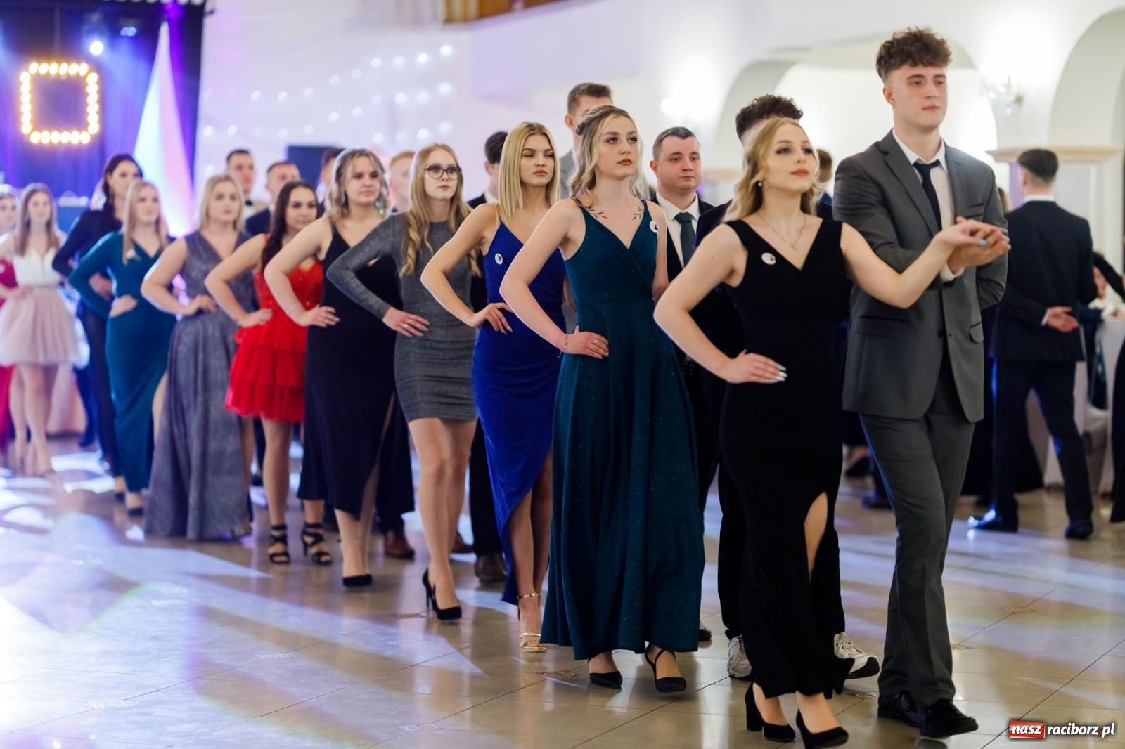 Zdjęcie w galerii na portalu naszraciborz.pl: Raciborski EKONOMIK bawi się na studniówce w Rogowie [FOTO i WIDEO] wiadomości z regionu