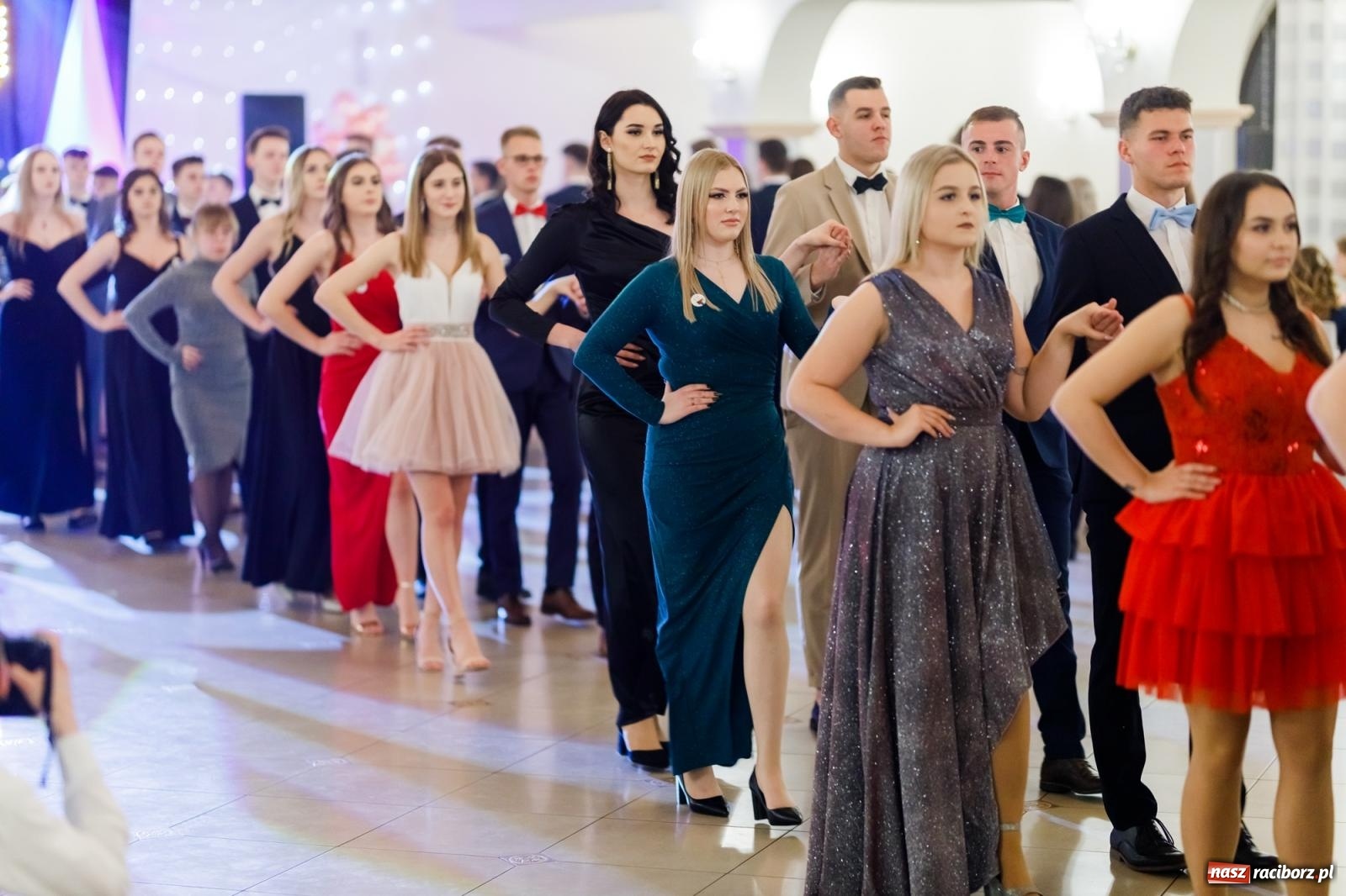 Zdjęcie w galerii na portalu naszraciborz.pl: Raciborski EKONOMIK bawi się na studniówce w Rogowie [FOTO i WIDEO] wiadomości z regionu