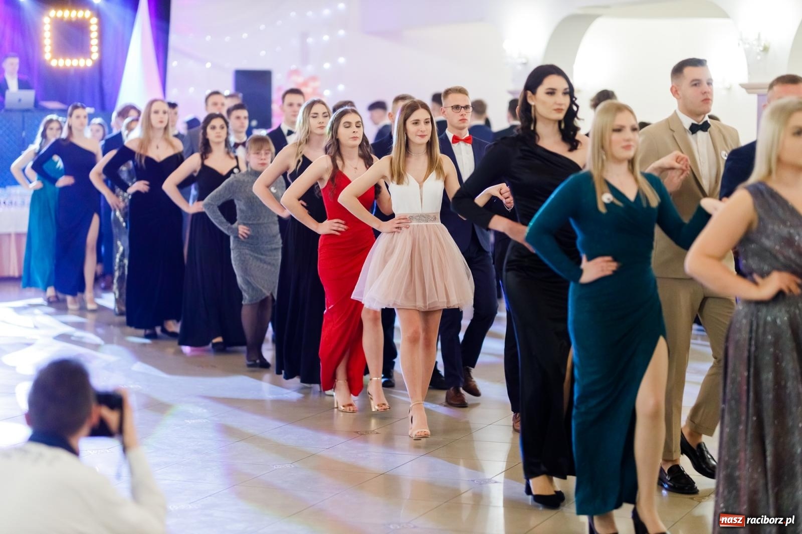 Zdjęcie w galerii na portalu naszraciborz.pl: Raciborski EKONOMIK bawi się na studniówce w Rogowie [FOTO i WIDEO] wiadomości z regionu