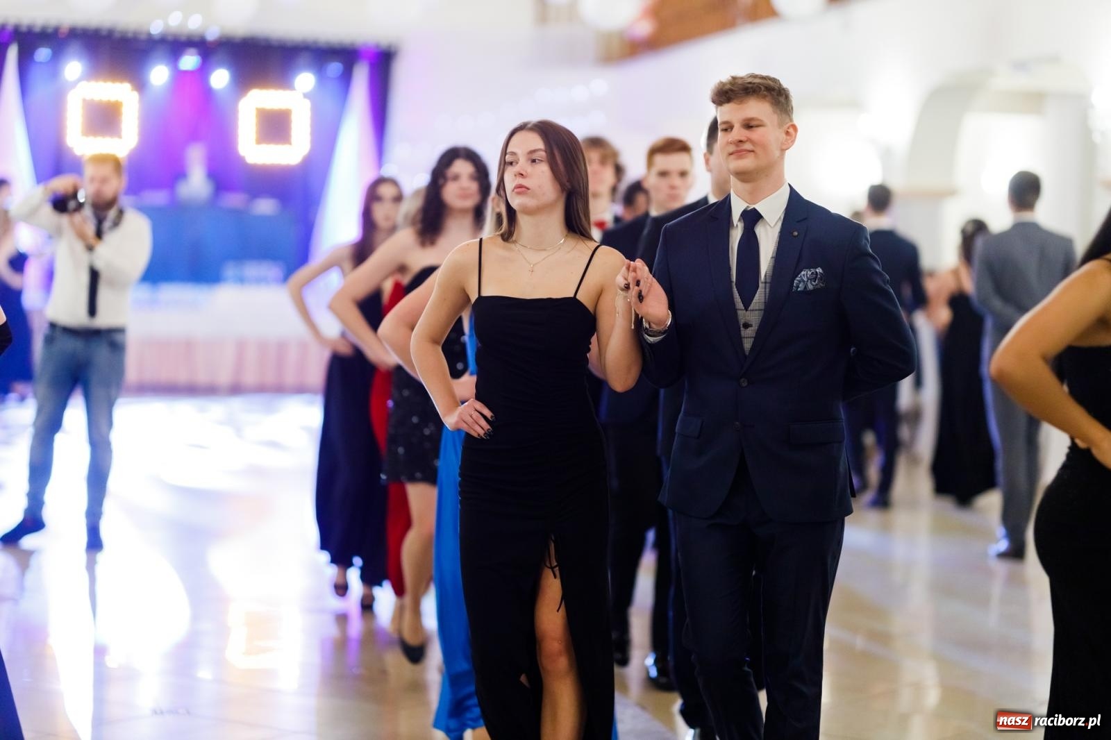 Zdjęcie w galerii na portalu naszraciborz.pl: Raciborski EKONOMIK bawi się na studniówce w Rogowie [FOTO i WIDEO] wiadomości z regionu