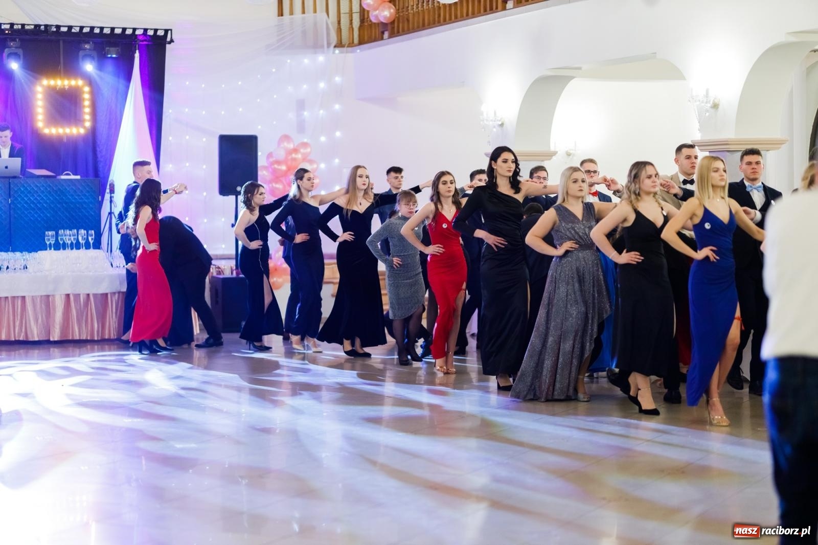 Zdjęcie w galerii na portalu naszraciborz.pl: Raciborski EKONOMIK bawi się na studniówce w Rogowie [FOTO i WIDEO] wiadomości z regionu