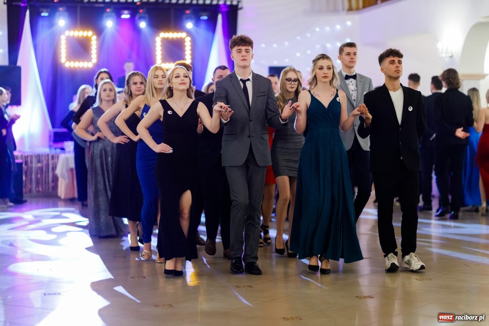 Zdjęcie w galerii na portalu naszraciborz.pl: Raciborski EKONOMIK bawi się na studniówce w Rogowie [FOTO i WIDEO] wiadomości z regionu