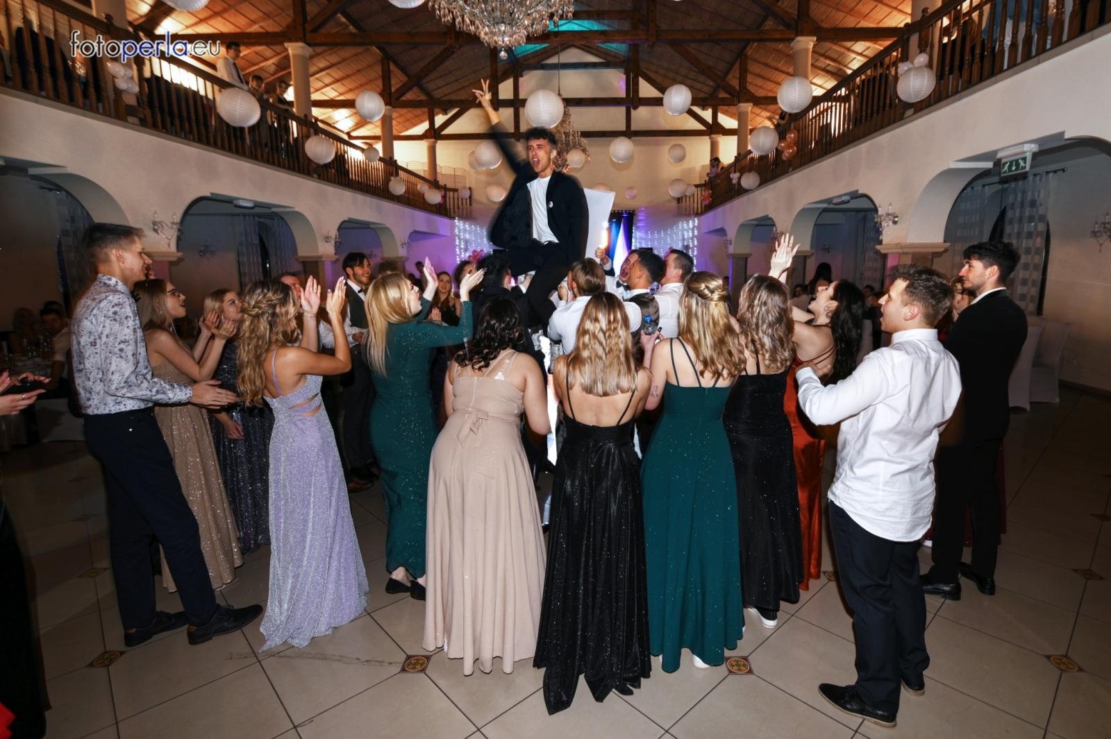 Zdjęcie w galerii na portalu naszraciborz.pl: Tak się bawi raciborski Ekonomik [FOTO i WIDEO] wiadomości z regionu