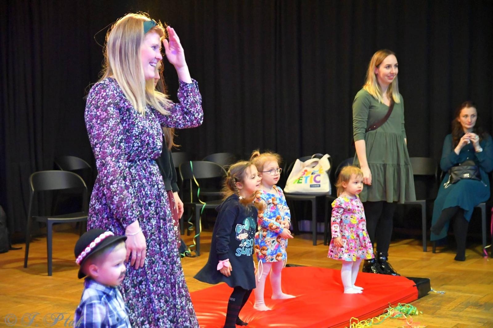 Zdjęcie w galerii na portalu naszraciborz.pl: Maluchy w krainie dźwięku tym razem karnawałowo wiadomości z regionu