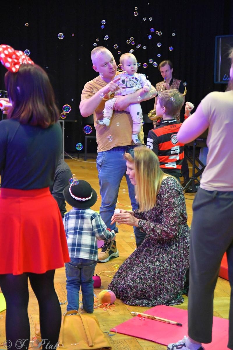 Zdjęcie w galerii na portalu naszraciborz.pl: Maluchy w krainie dźwięku tym razem karnawałowo wiadomości z regionu