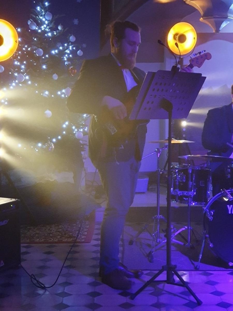 Zdjęcie w galerii na portalu naszraciborz.pl: Charytatywny koncert kolęd na rzecz Szymona w Sławikowie wiadomości z regionu