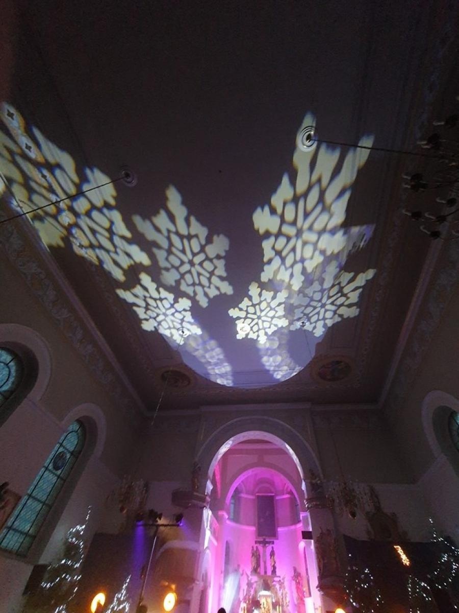 Zdjęcie w galerii na portalu naszraciborz.pl: Charytatywny koncert kolęd na rzecz Szymona w Sławikowie wiadomości z regionu