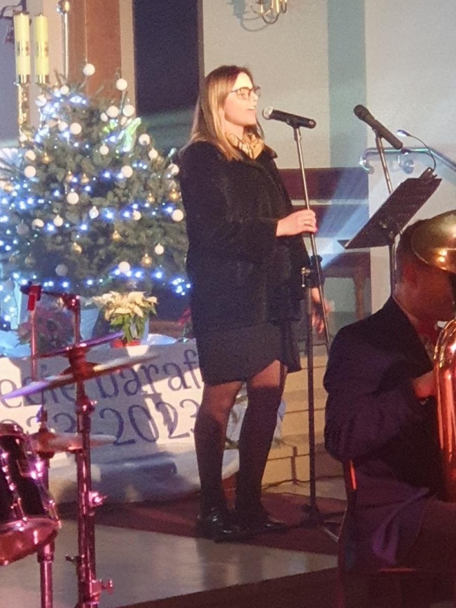 Zdjęcie w galerii na portalu naszraciborz.pl: Charytatywny koncert kolęd na rzecz Szymona w Sławikowie wiadomości z regionu