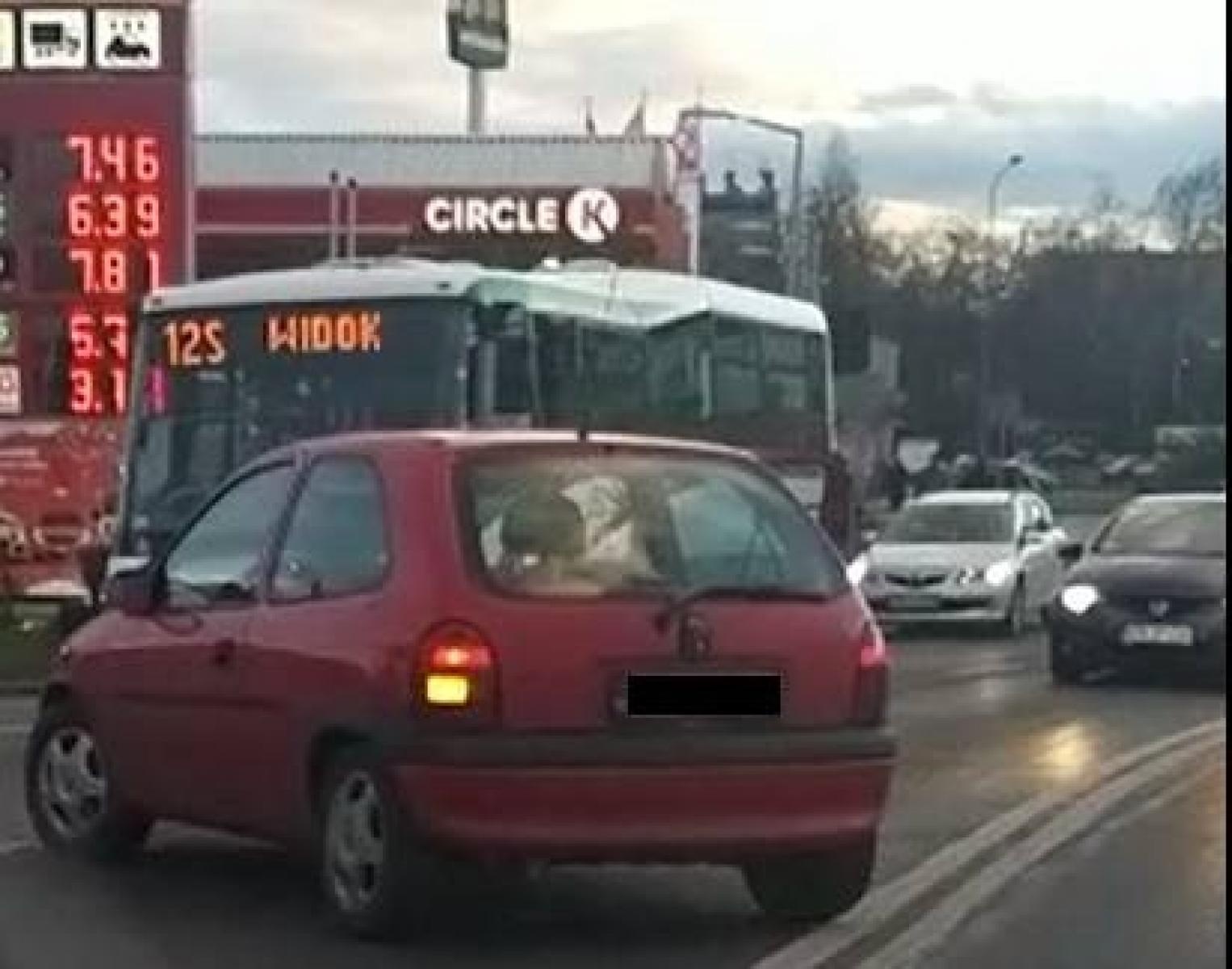 Zdjęcie w galerii na portalu naszraciborz.pl: Niebezpieczne zachowanie kierowcy opla na moście Zamkowym wiadomości z regionu