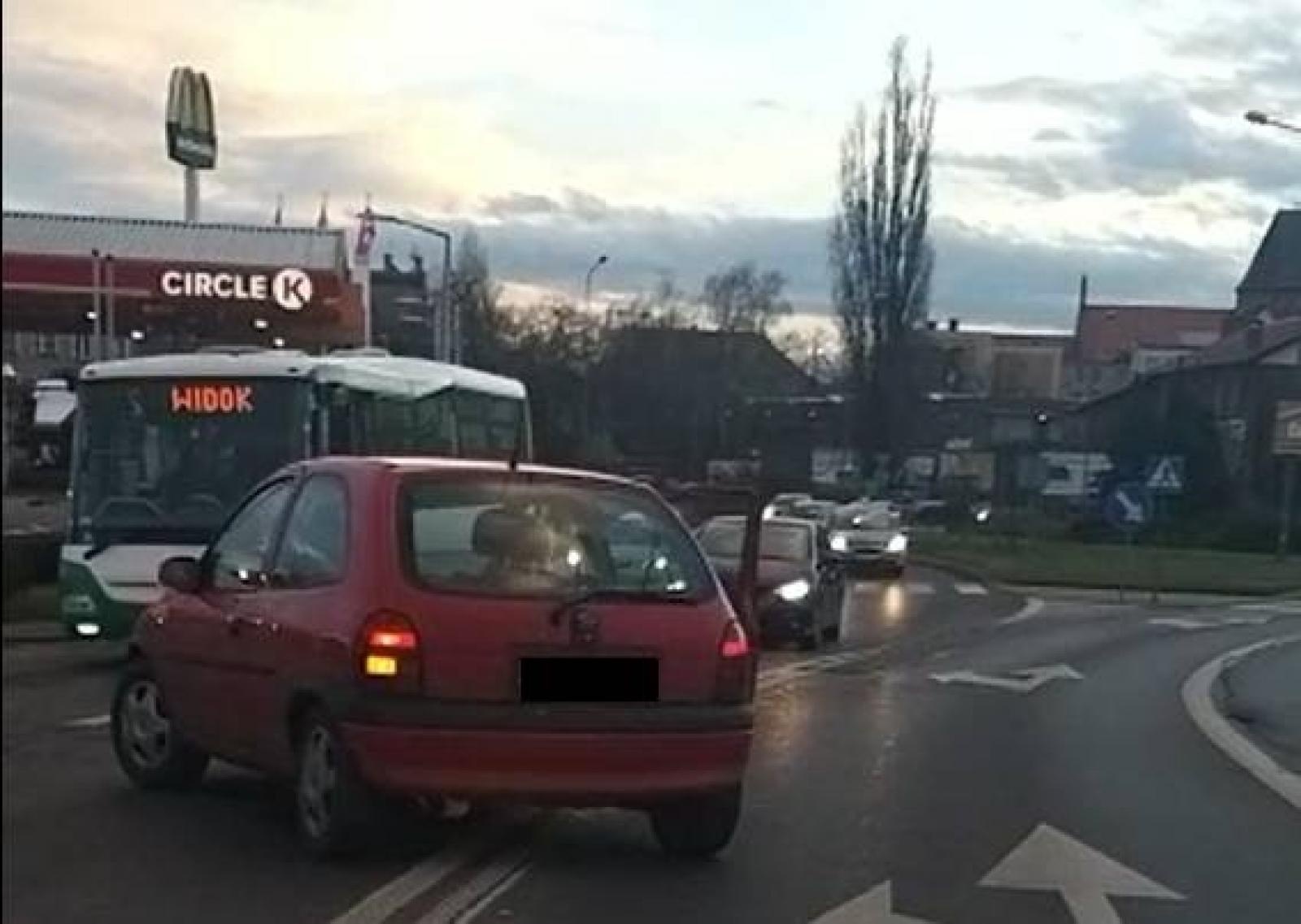 Zdjęcie w galerii na portalu naszraciborz.pl: Niebezpieczne zachowanie kierowcy opla na moście Zamkowym wiadomości z regionu