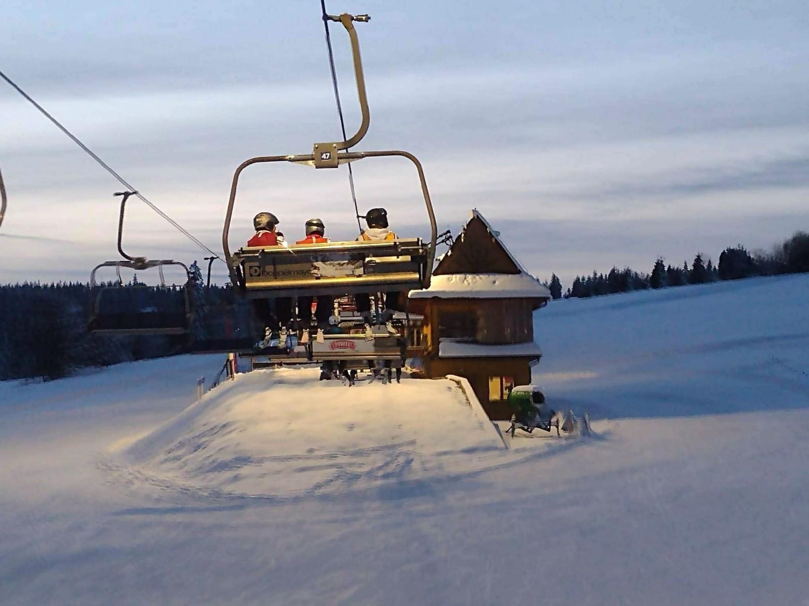 Zdjęcie w galerii na portalu naszraciborz.pl: Młodzi mieszkańcy gminy Krzyżanowice szusowali po stokach wiadomości z regionu