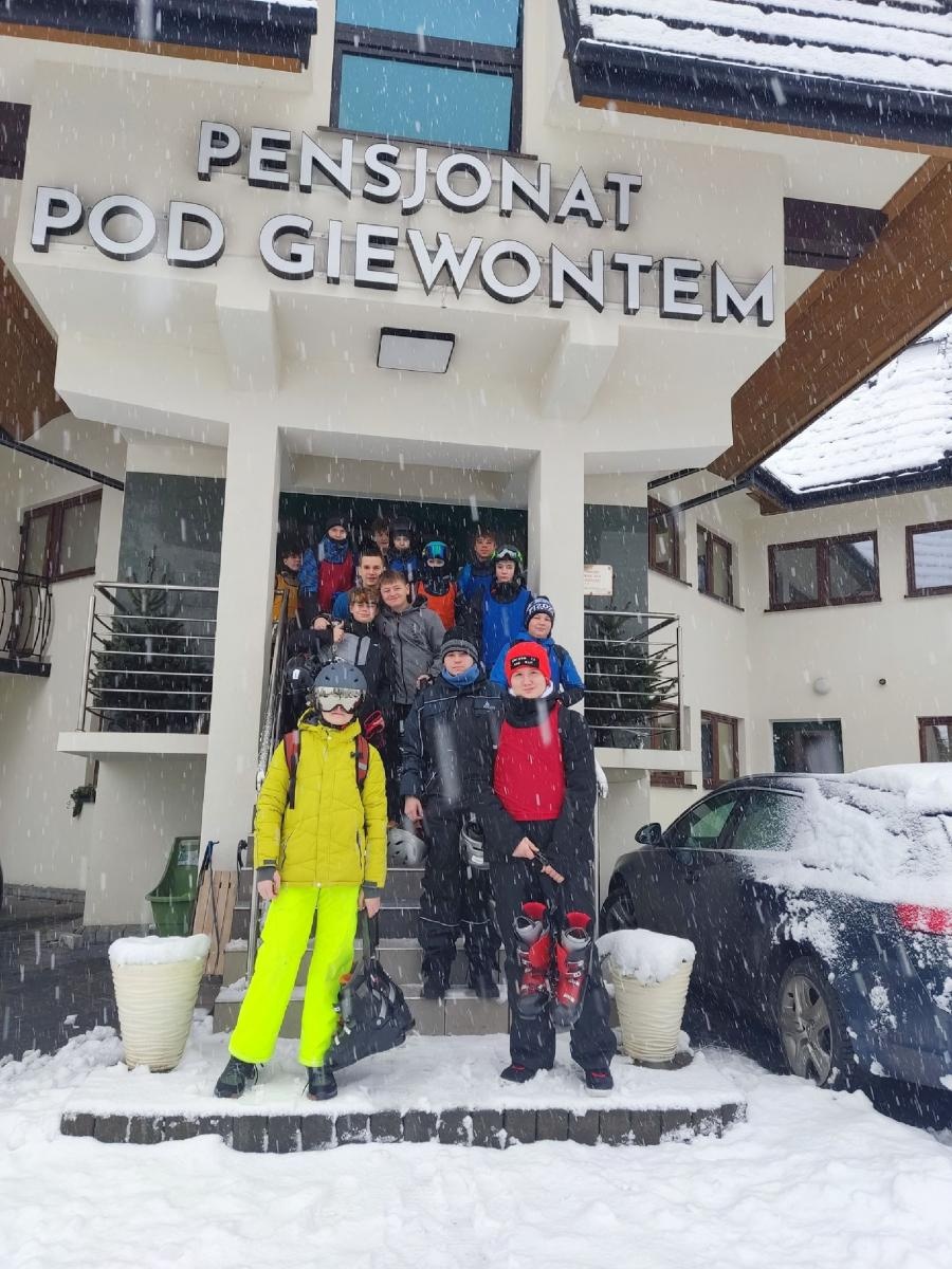 Zdjęcie w galerii na portalu naszraciborz.pl: Młodzi mieszkańcy gminy Krzyżanowice szusowali po stokach wiadomości z regionu