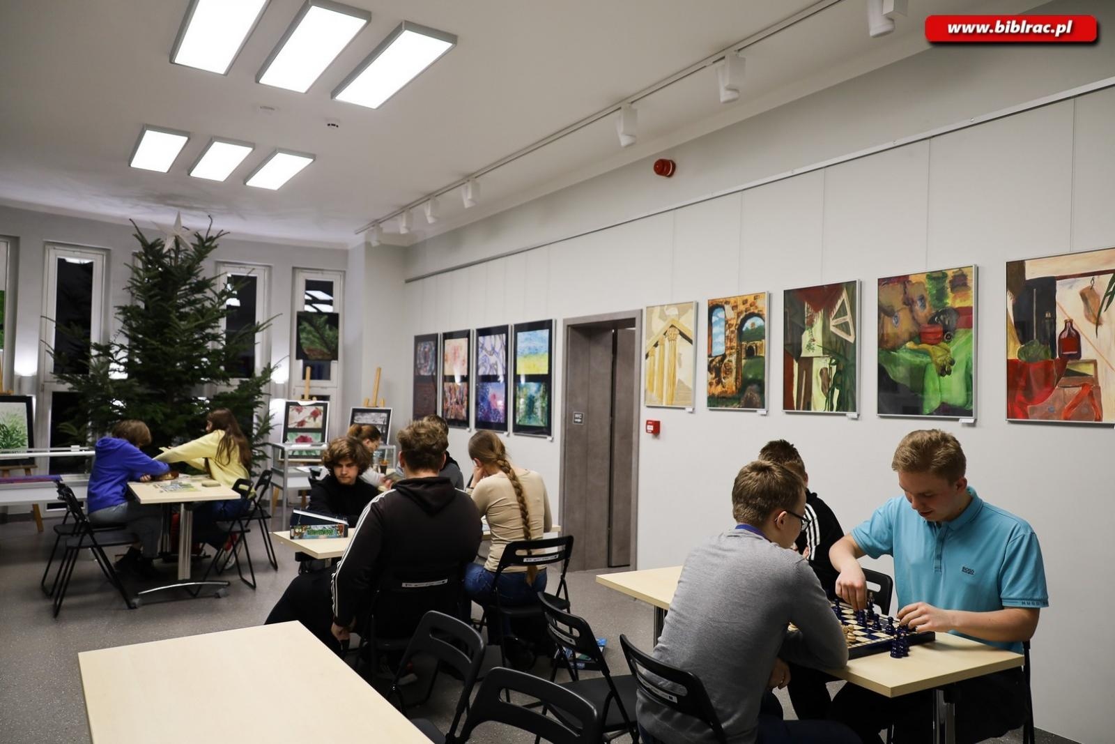 Zdjęcie w galerii na portalu naszraciborz.pl: Noc z grami bez prądu. Rywalizacja do białego rana wiadomości z regionu