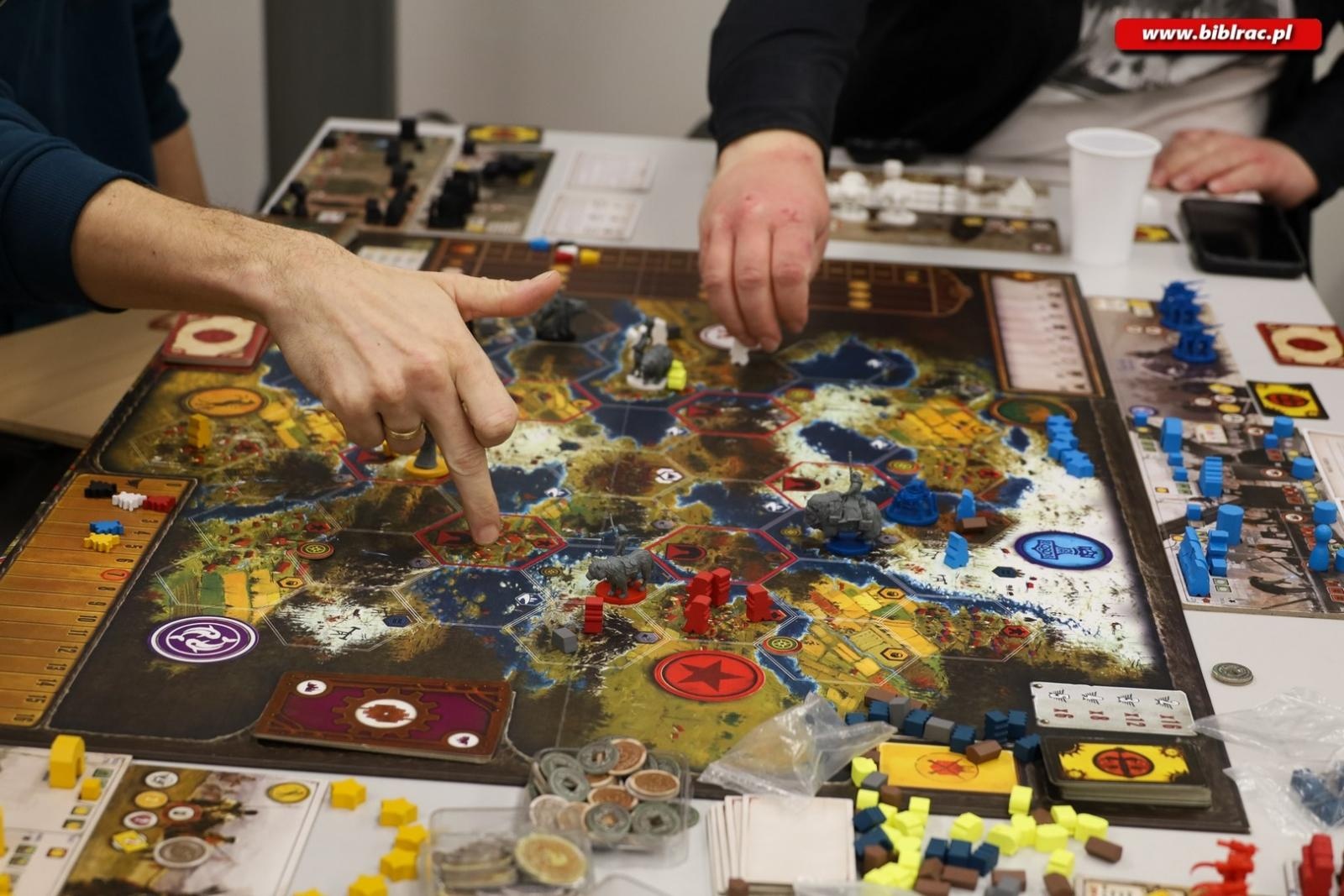 Zdjęcie w galerii na portalu naszraciborz.pl: Noc z grami bez prądu. Rywalizacja do białego rana wiadomości z regionu