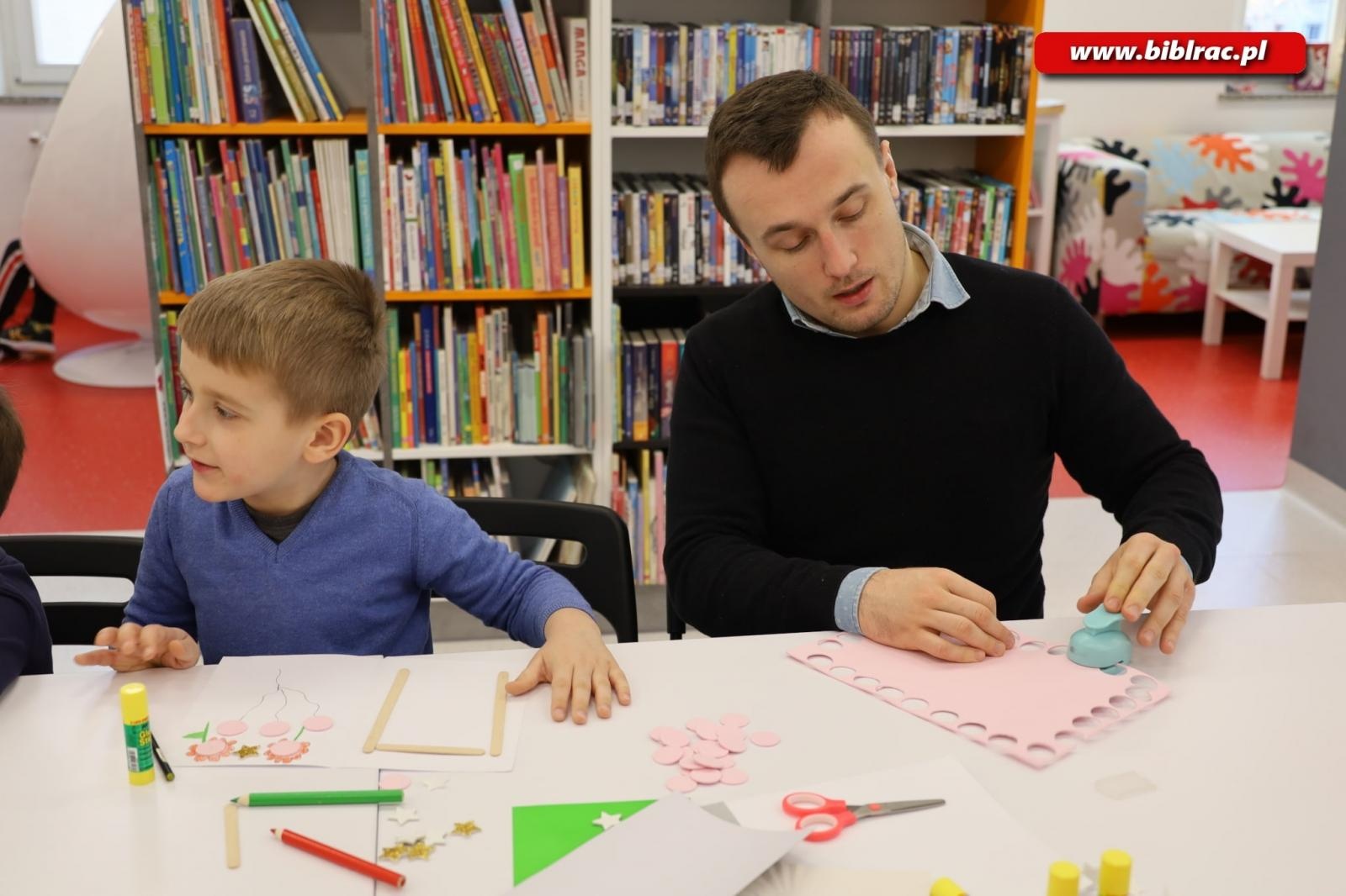 Zdjęcie w galerii na portalu naszraciborz.pl: W raciborskim klubie ojca tym razem o roli dziadków wiadomości z regionu