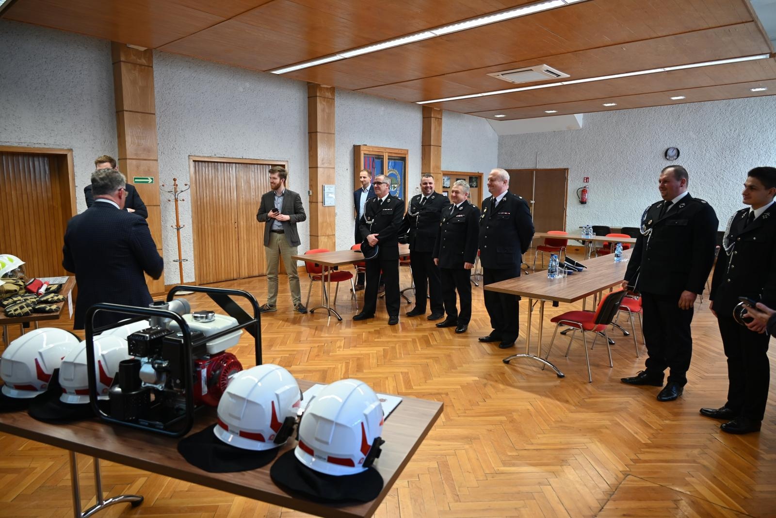 Zdjęcie w galerii na portalu naszraciborz.pl: Ochotnicy z Owsiszcz i Chałupek dostali nowy sprzęt wiadomości z regionu