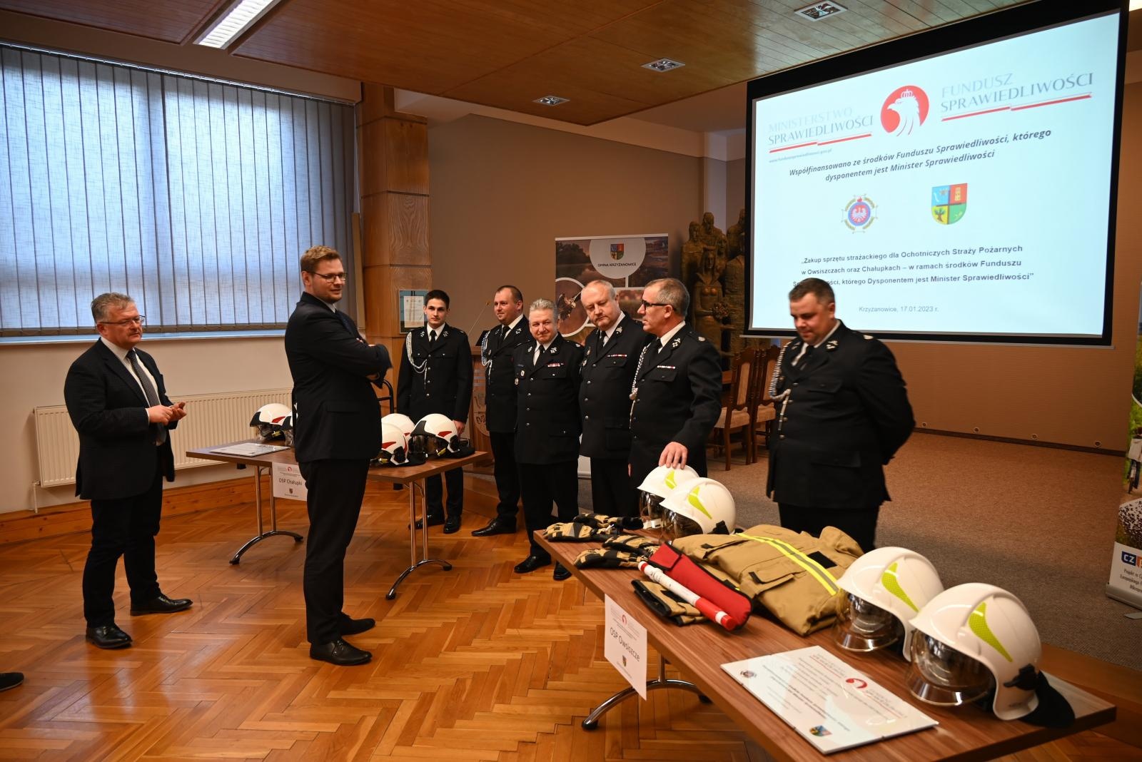 Zdjęcie w galerii na portalu naszraciborz.pl: Ochotnicy z Owsiszcz i Chałupek dostali nowy sprzęt wiadomości z regionu