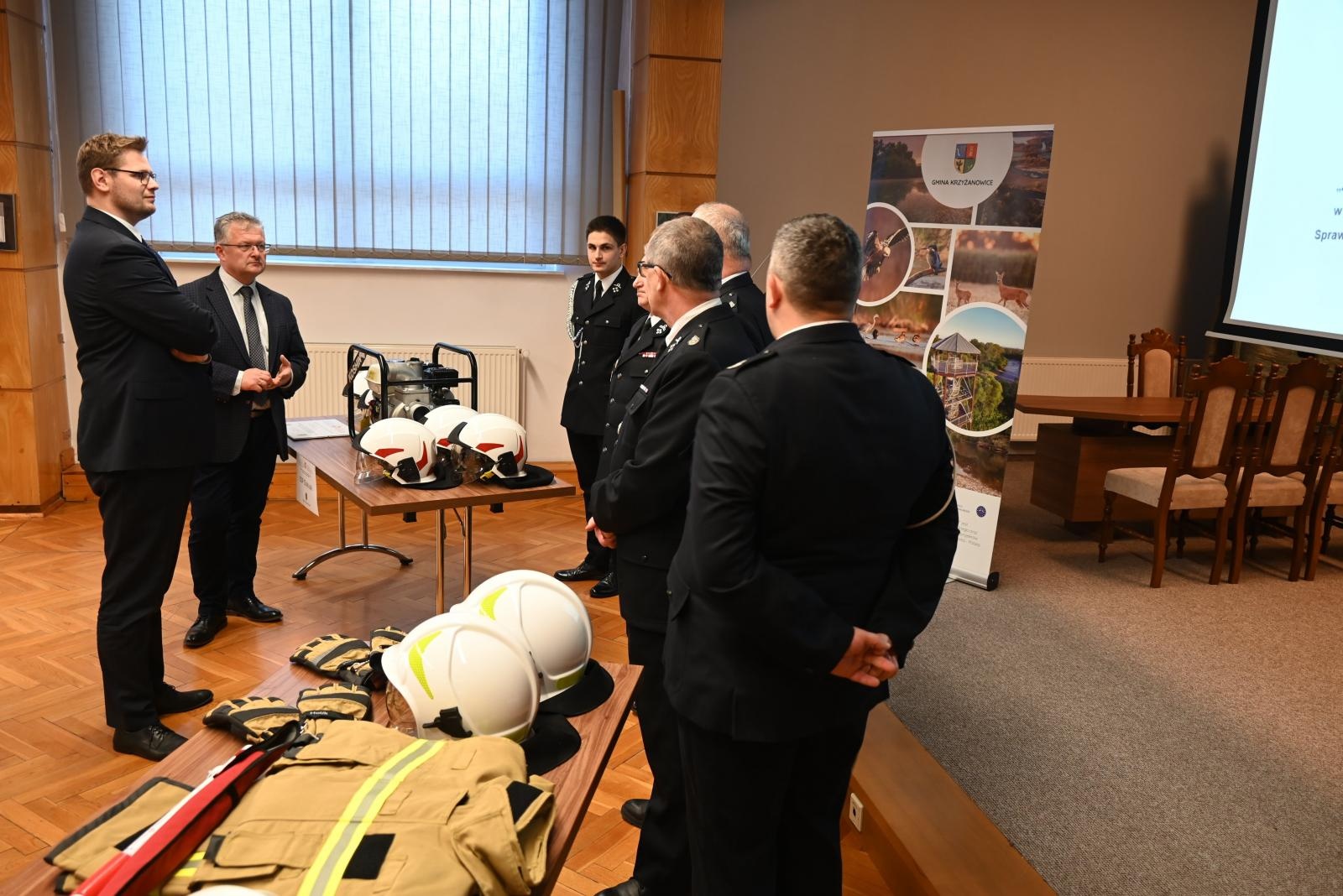 Zdjęcie w galerii na portalu naszraciborz.pl: Ochotnicy z Owsiszcz i Chałupek dostali nowy sprzęt wiadomości z regionu